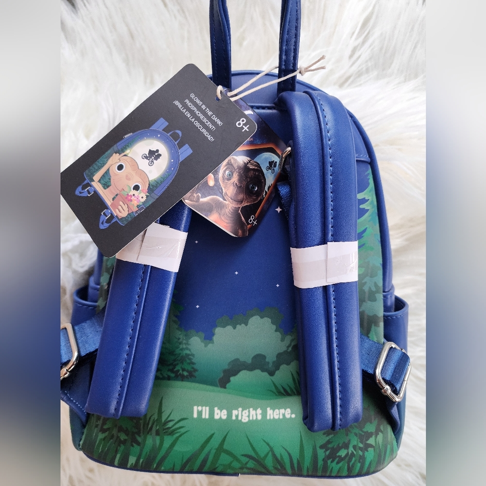 Backpack - Picture 3 of 4